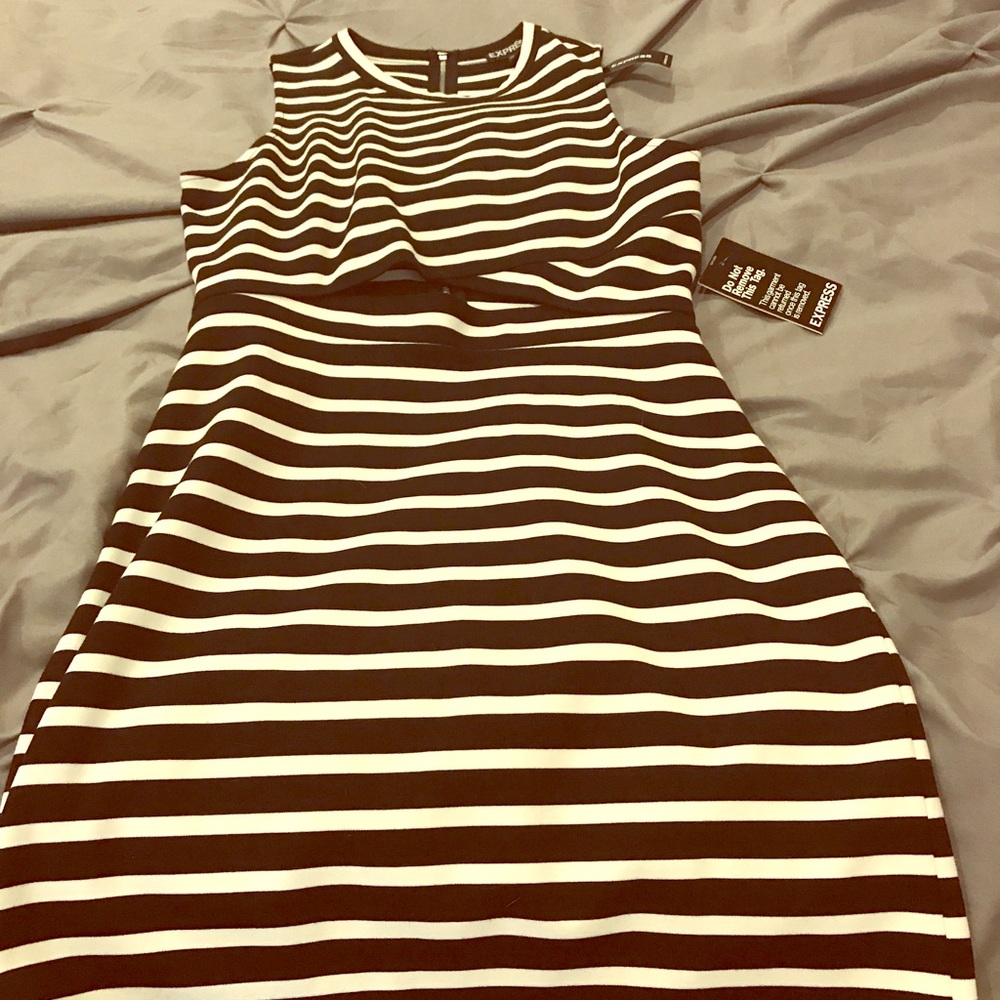 BMWT Express Black & white striped cutout dress 🖤